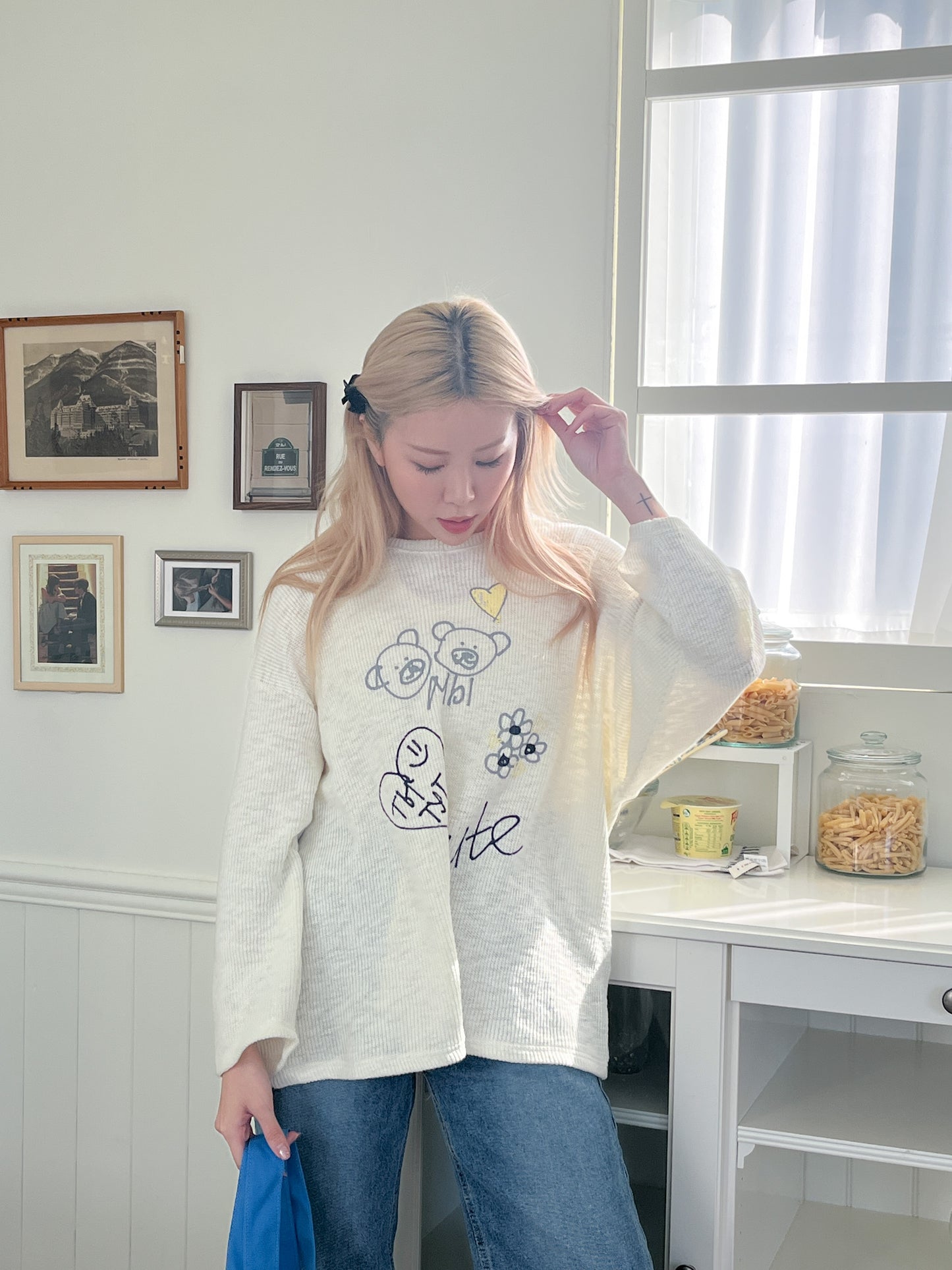 矇是你嗎?!小孩手繪塗鴉風寬鬆薄針織上衣