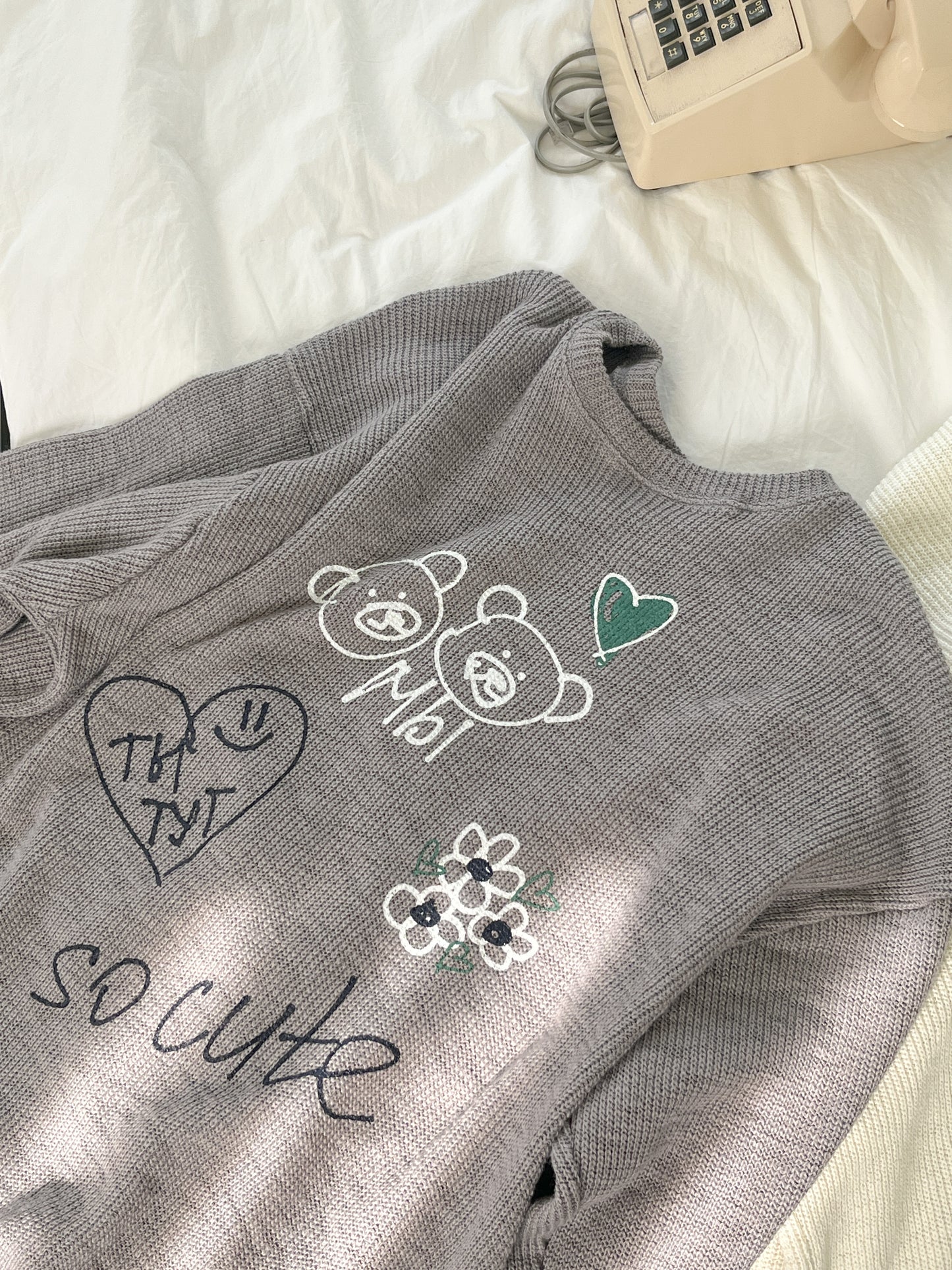 矇是你嗎?!小孩手繪塗鴉風寬鬆薄針織上衣