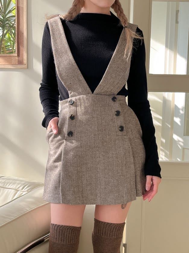 V吊帶學院風連身短褲