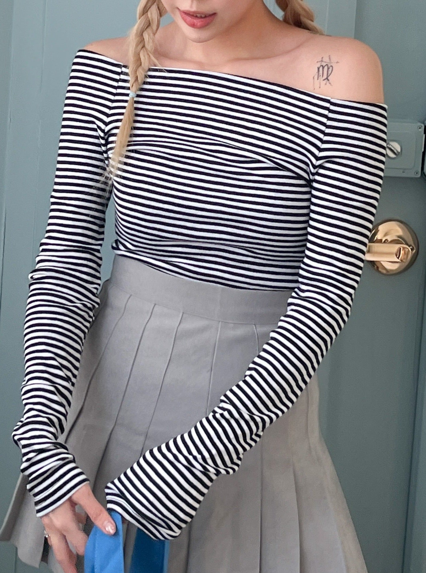 包色吧!一字肩橫間百搭上衣