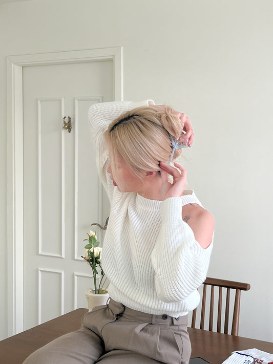 露單肩短版粗針織上衣