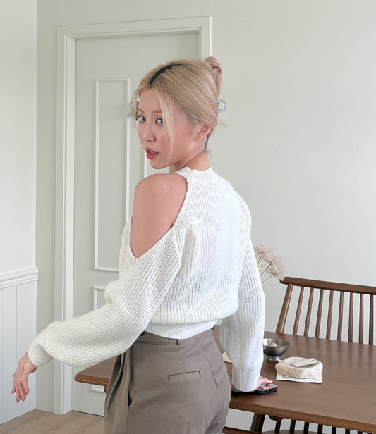 露單肩短版粗針織上衣